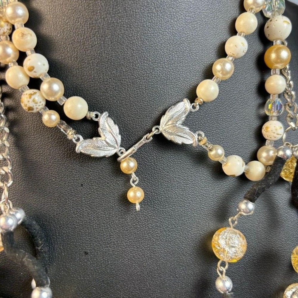 Glam necklace collection with pearl and gold tone costume and fashion jewelry - Picture 6 of 6